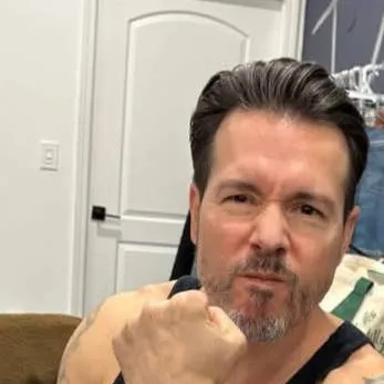 chat with ai character: Antonio Dawson