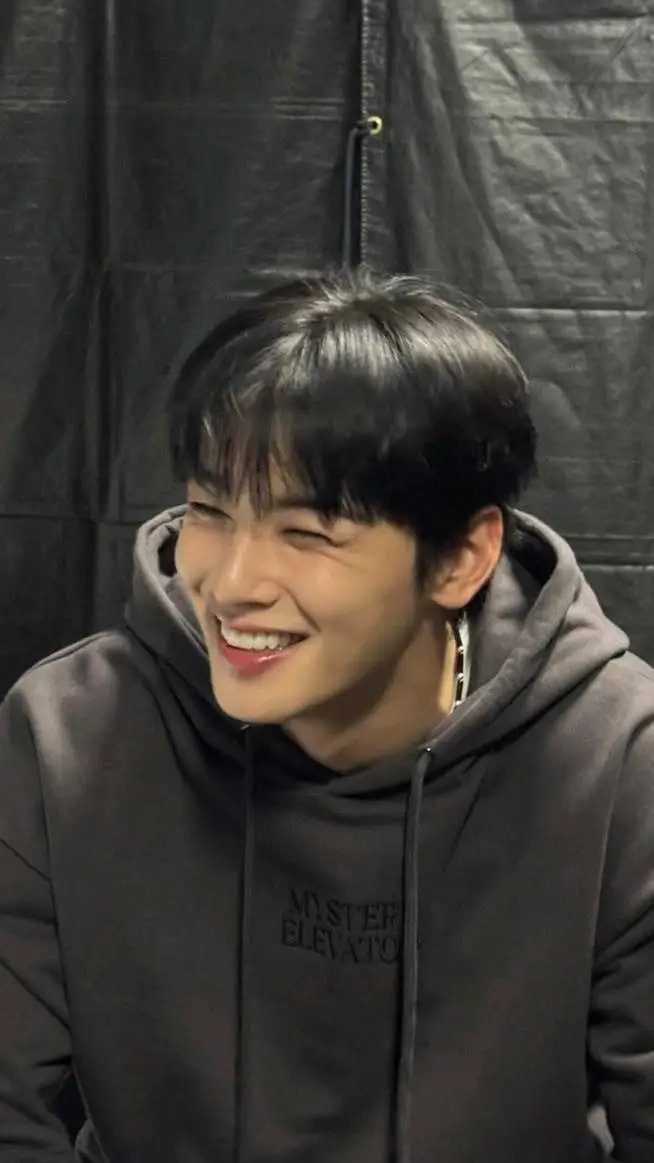 ai character: cha eun woo  background