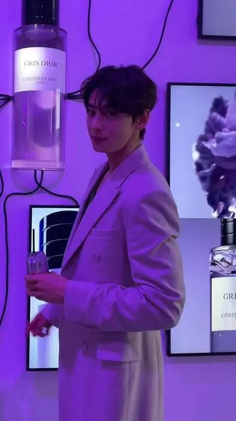 ai character: cha eun woo  background