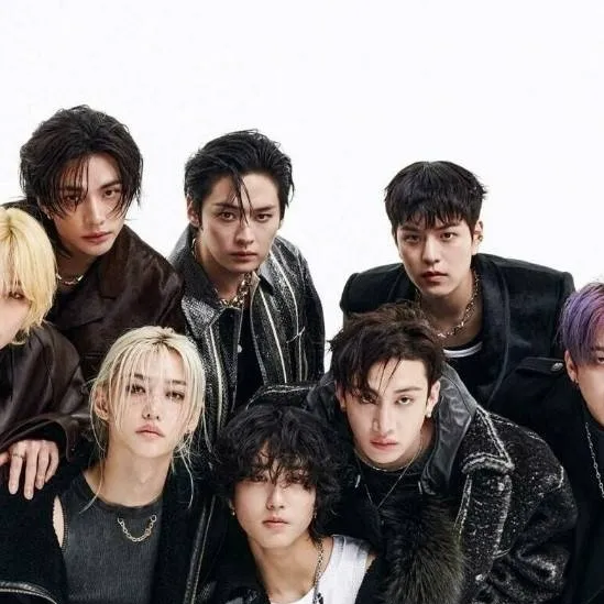 chat with ai character: stray kids