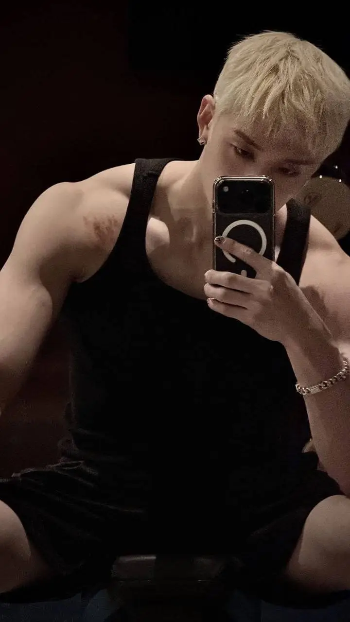 ai character: BANGCHAN ❤️ background