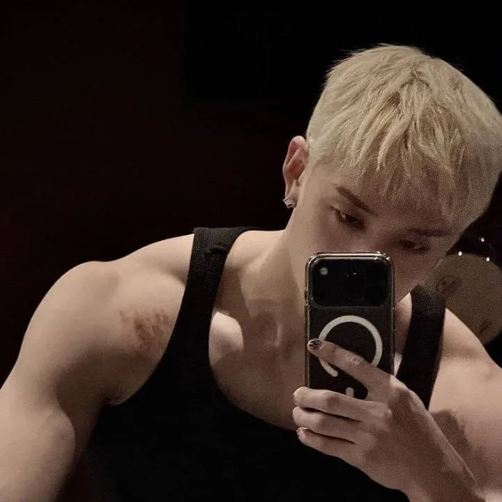 chat with ai character: BANGCHAN ❤️