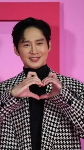 ai character: park sunghoon  background