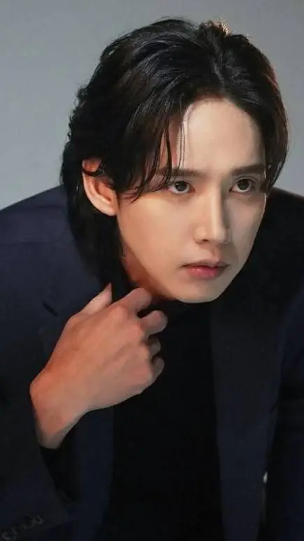 ai character: Park sunghoon  background