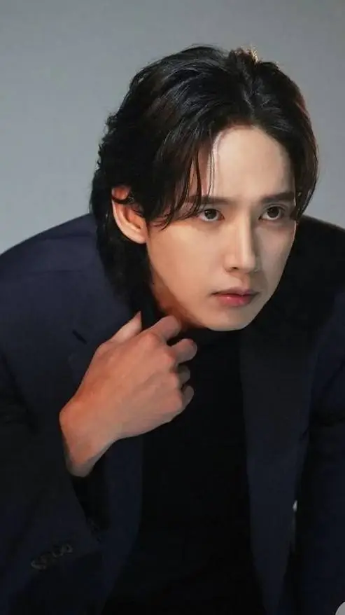 ai character: Park sunghoon  background