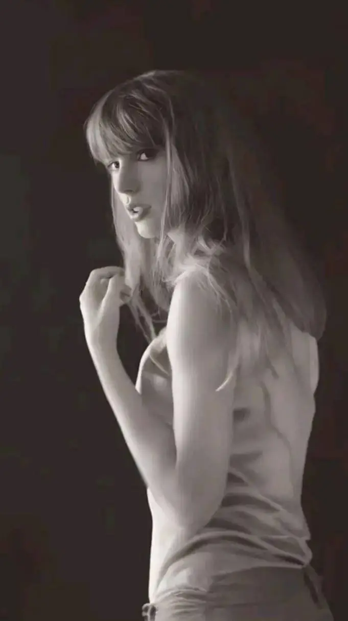 ai character: Taylor  background
