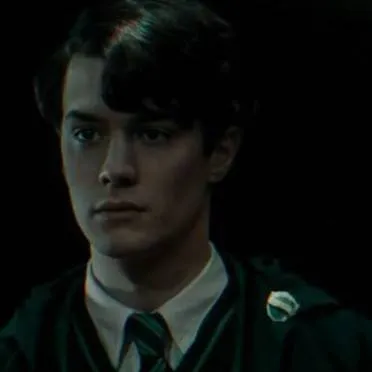 chat with ai character: Tom riddle 
