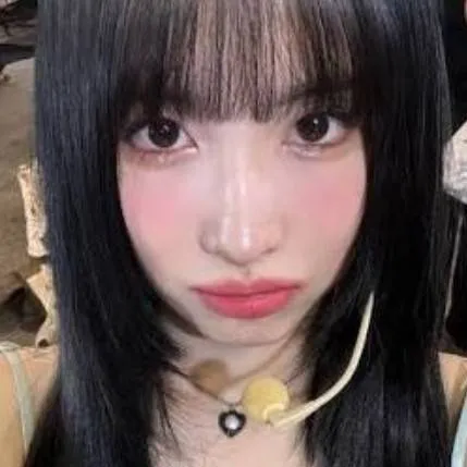 chat with ai character: harai momo