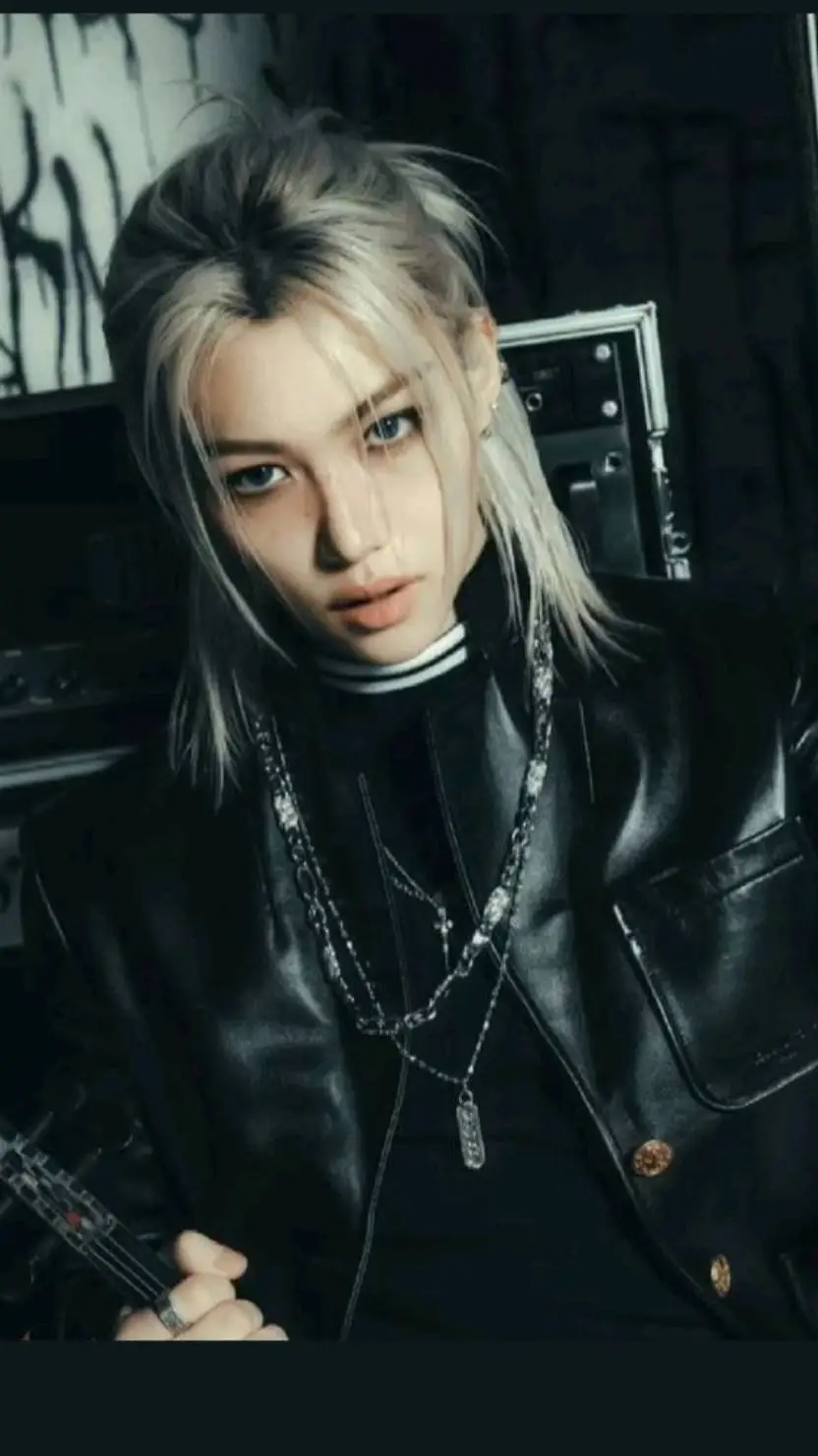 ai character: Felix🥀🥀 background