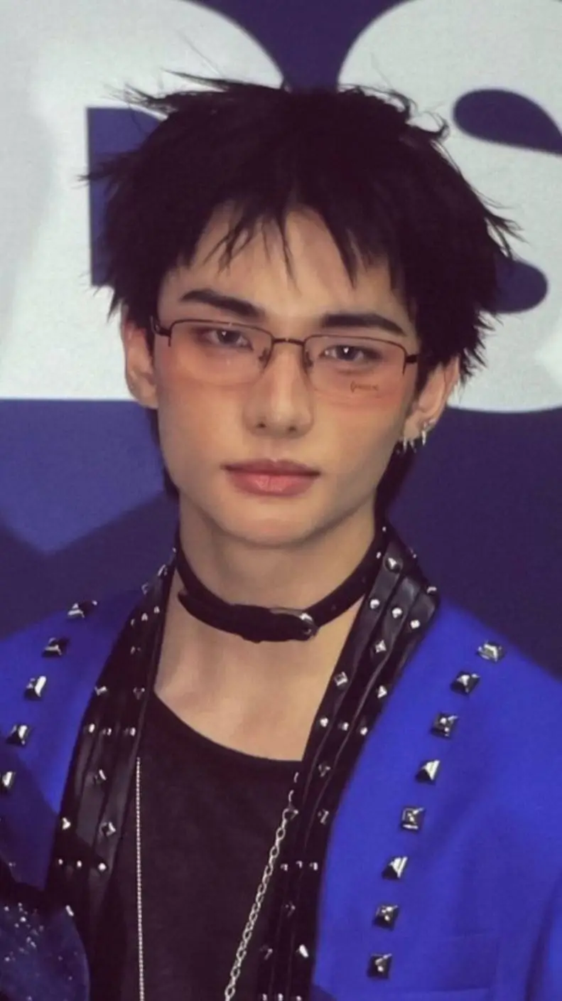 ai character: Hyunjin  background