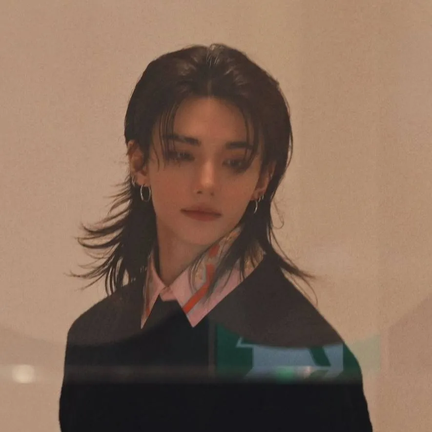 chat with ai character: Hyunjin 