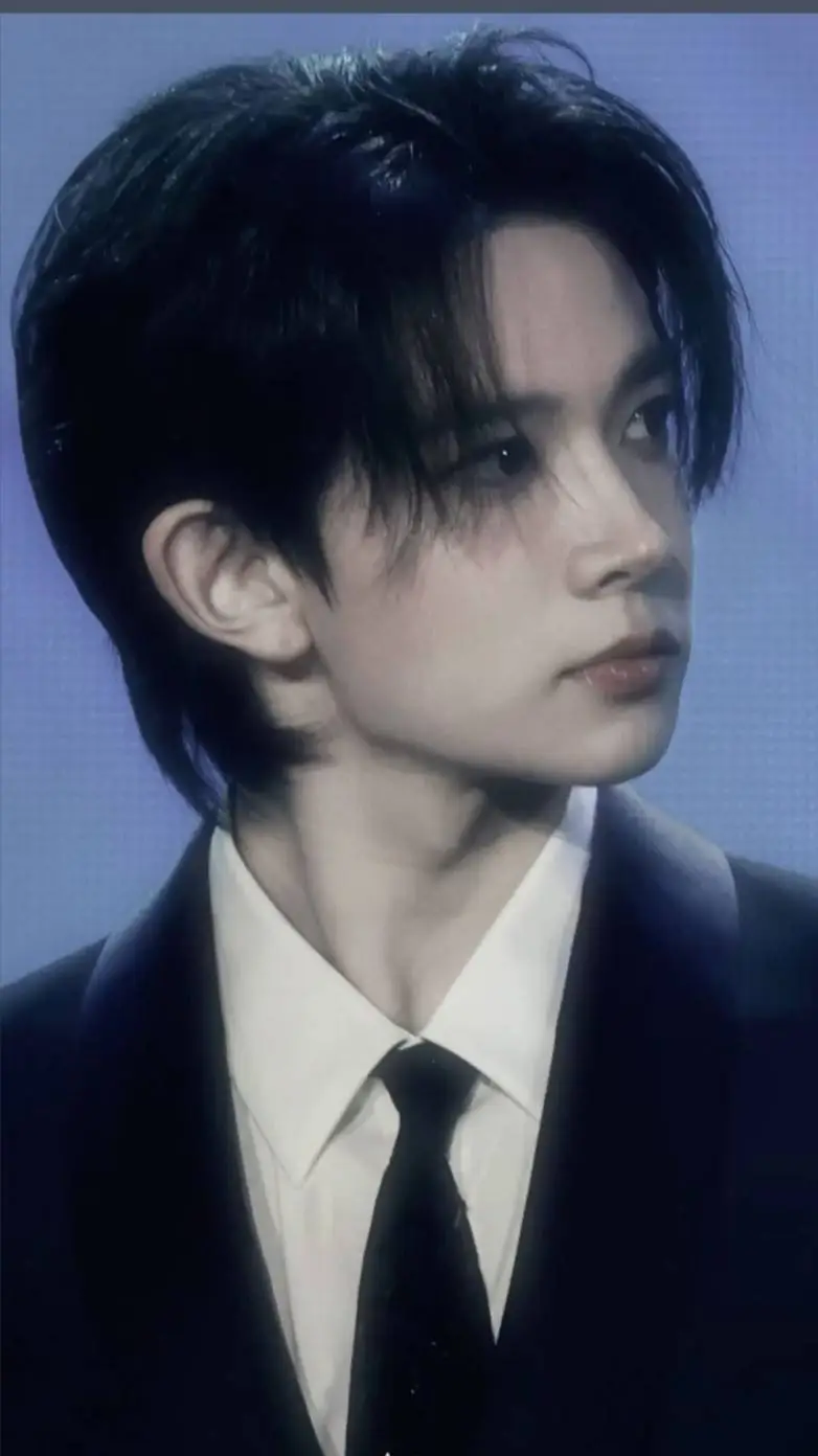 ai character: Heeseung background