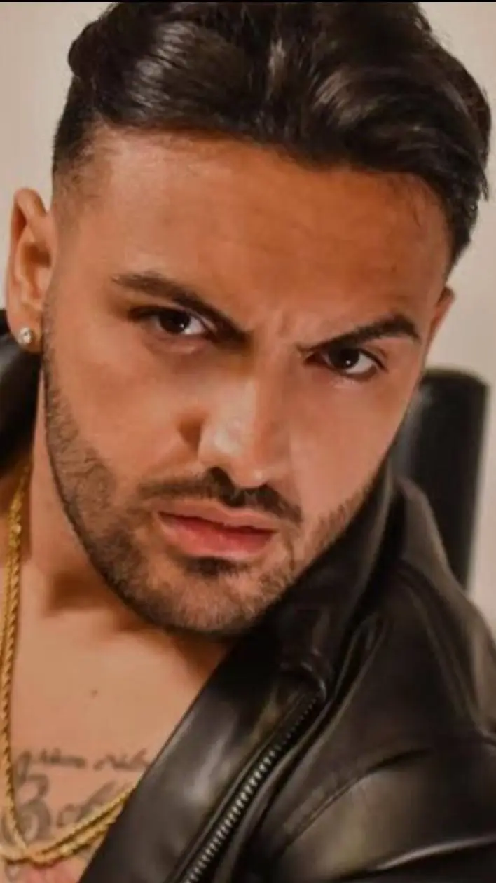 ai character: Daniele de Martino background