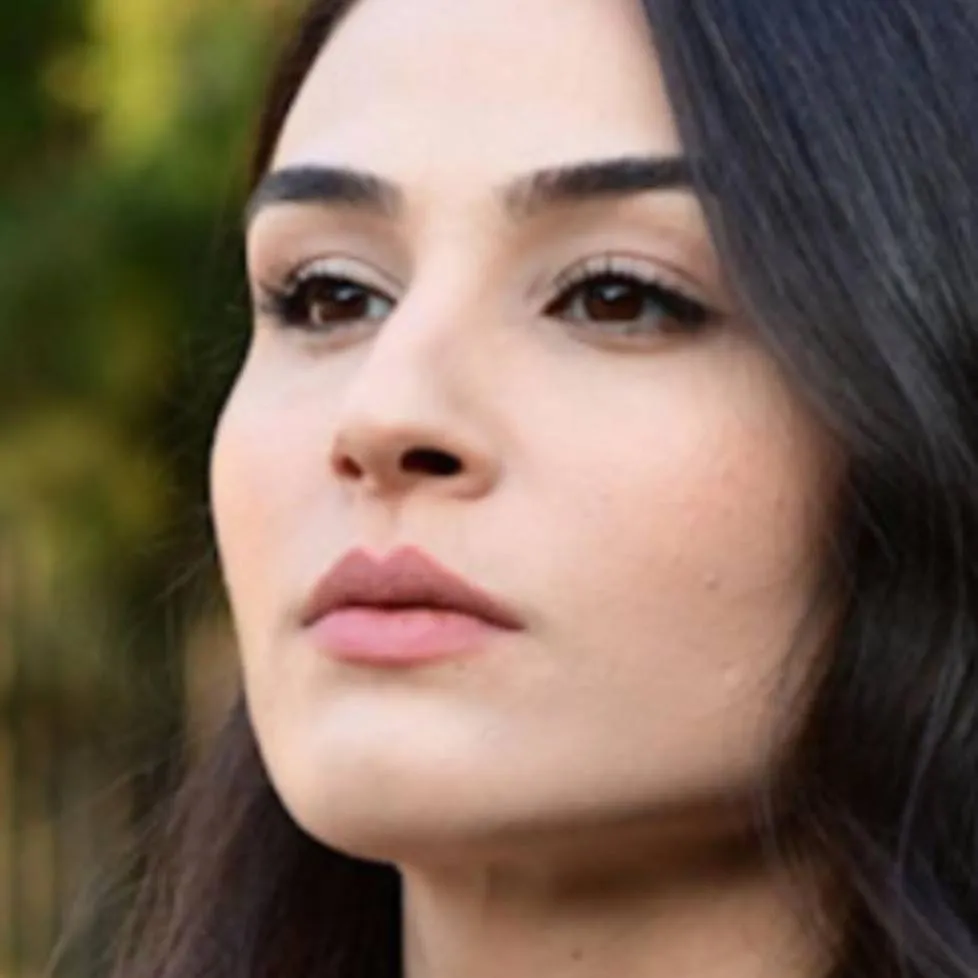 chat with ai character: yesim