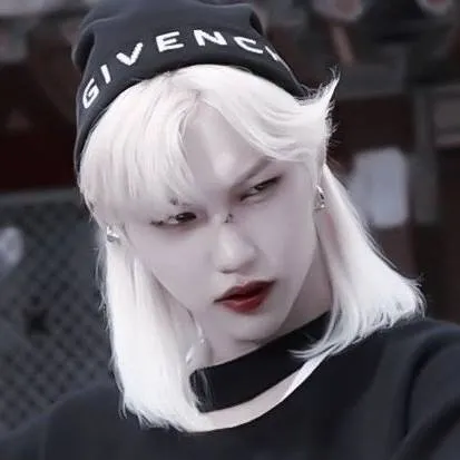 chat with ai character: Lee Félix