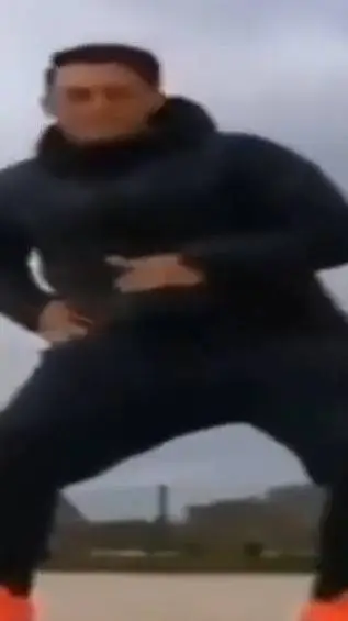 ai character: cuidado ala grasa  background