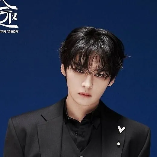 chat with ai character: Lee Know 