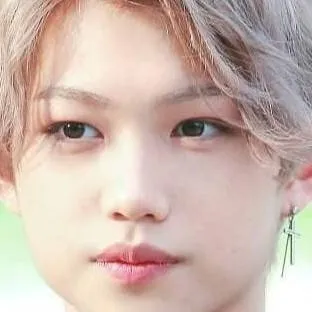 chat with ai character: felix 