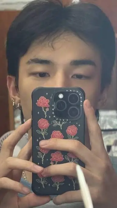 ai character: Hyunjin  background