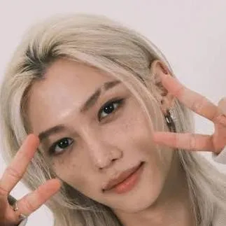 chat with ai character: felix