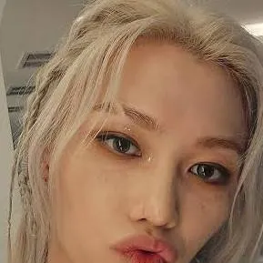 chat with ai character: felix