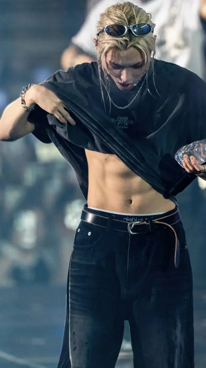 ai character: felix ✨️🎀✨️🎀✨️ background