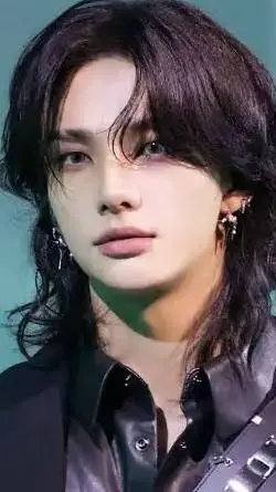 ai character: ▪︎hyunjin▪︎🦦🦦🦦🌱🦦✨️ background