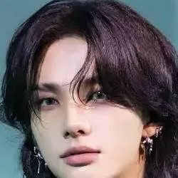 chat with ai character: ▪︎hyunjin▪︎🦦🦦🦦🌱🦦✨️