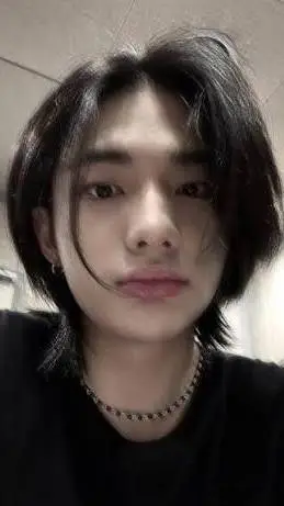 ai character: hyunjin 🦦✨️🎀🌱🦦✨️🌱 background