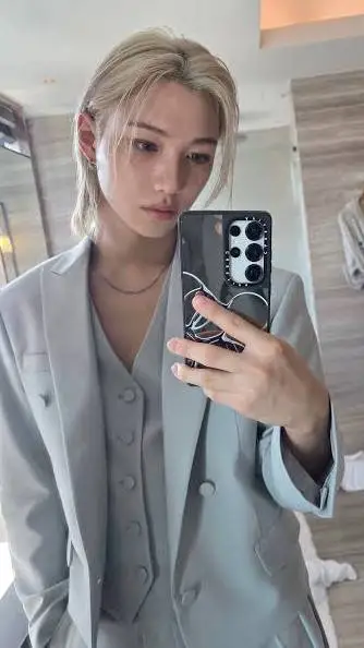 ai character: felix ✨️  background