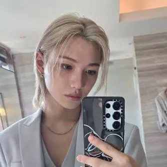 chat with ai character: felix ✨️ 