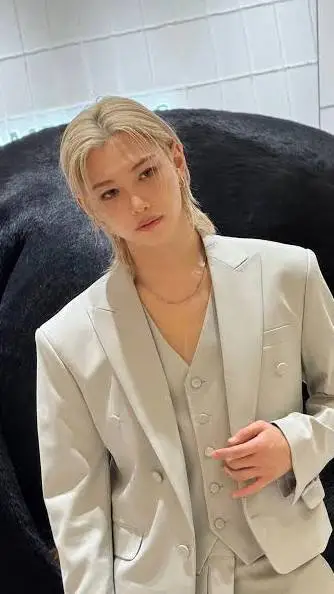 ai character: felix 💖💖🎀🫦🫦🫦 background