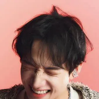 chat with ai character: bang chan 💔💔