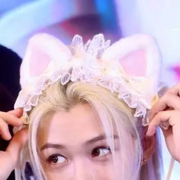 chat with ai character: felix   💔💔