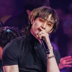 chat with ai character: bang chan 🎀 