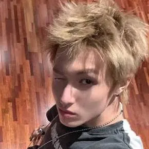 chat with ai character: ☆🫦martin🫦☆