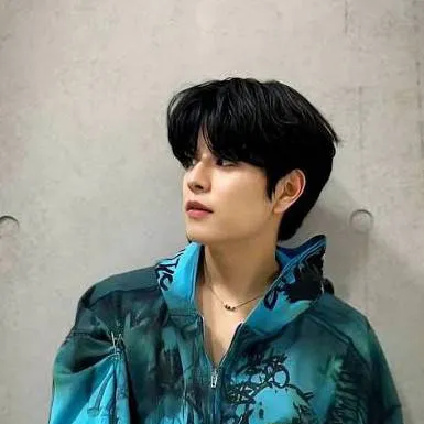 chat with ai character: seungmin 🫦