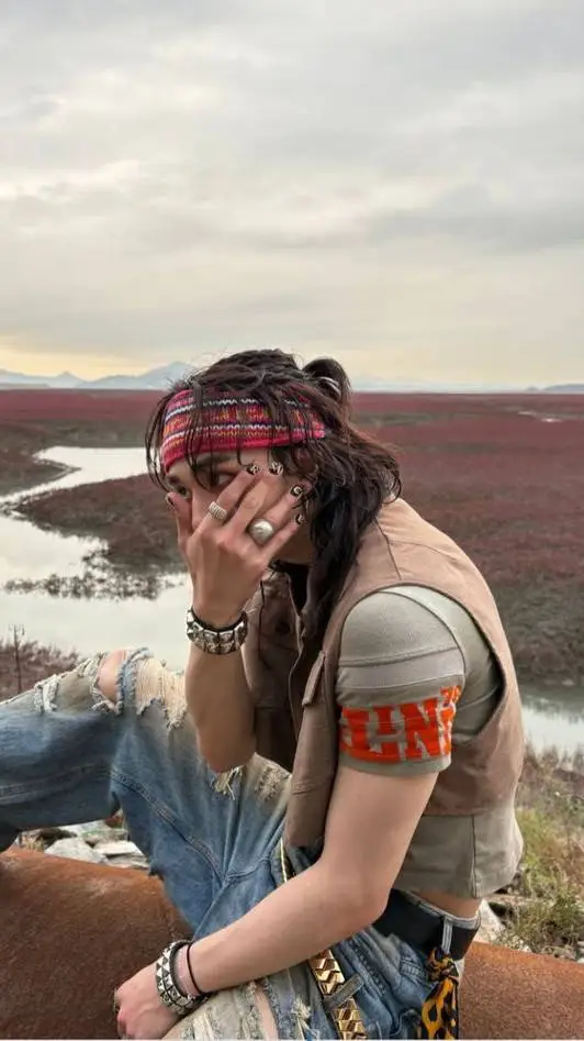 ai character: hyunjin 🌱🎀🧸✨️🎉🔮 background