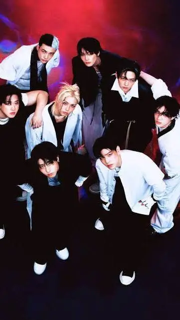 ai character: STRAY KIDS🐶🐷🐰🐣🦦🐺🦊🐿 background