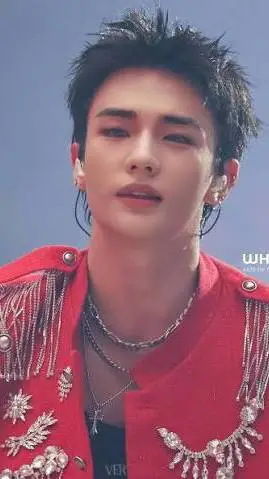 ai character: hyunjin  🥰😍 background