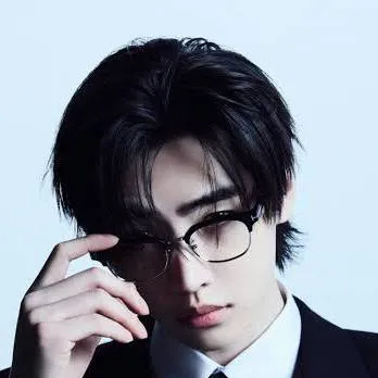 chat with ai character: 🫦park sunghoon🫦