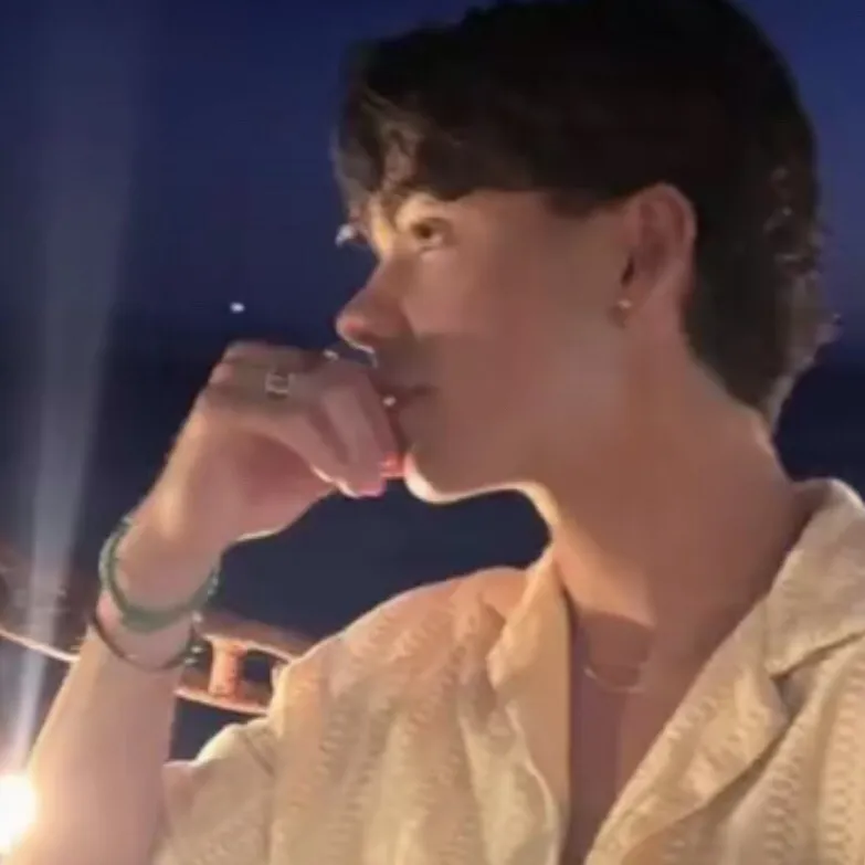 chat with ai character: Malachi 