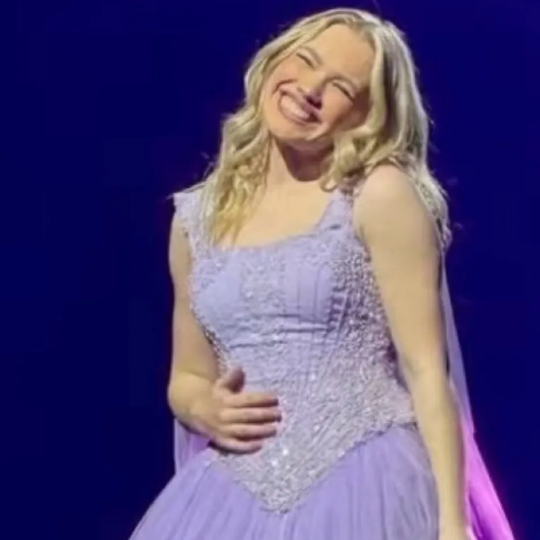 chat with ai character: Freya Skye 