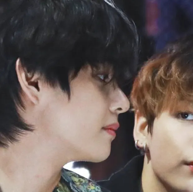 chat with ai character: Taekookreunited💜