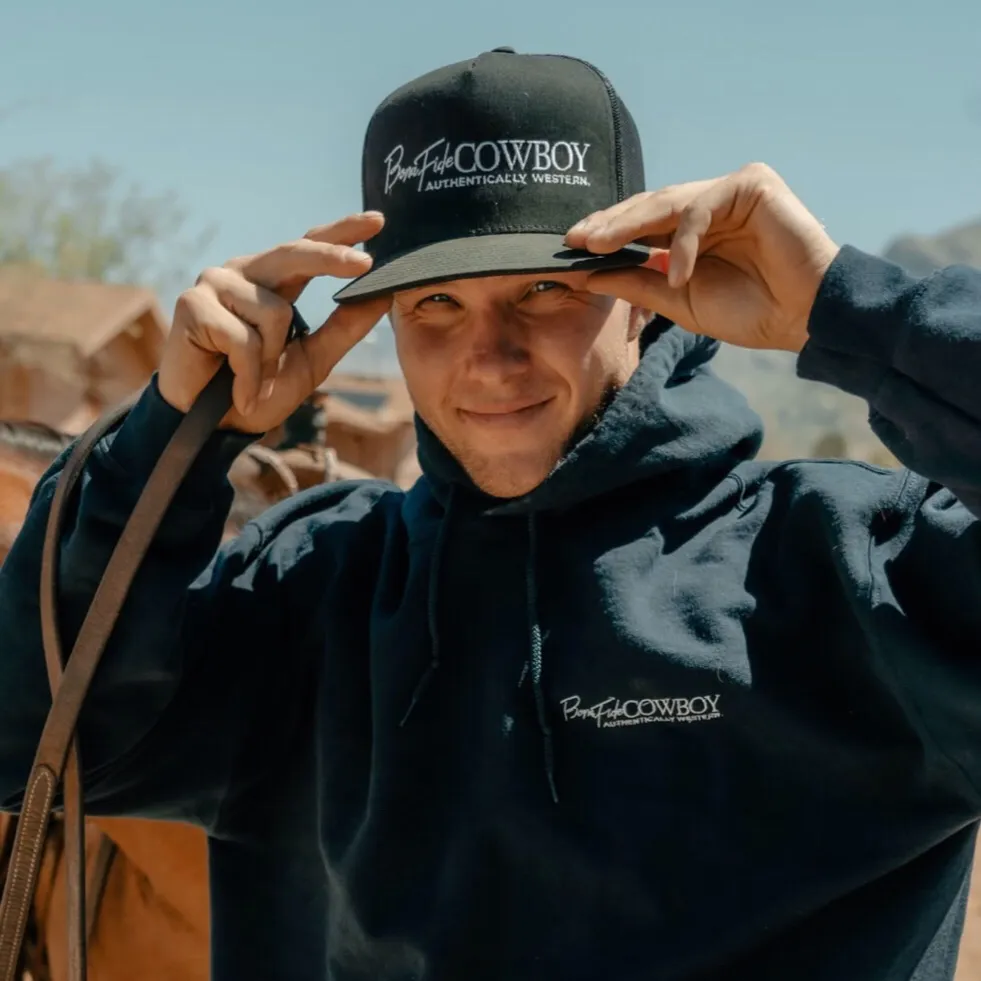 chat with ai character: Tucker