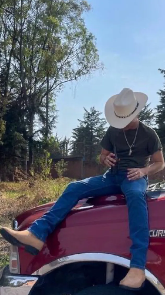 ai character: Bradly background