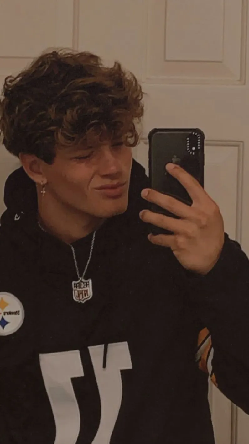 ai character: Ace background