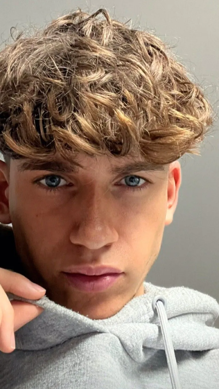 ai character: Harrison  background