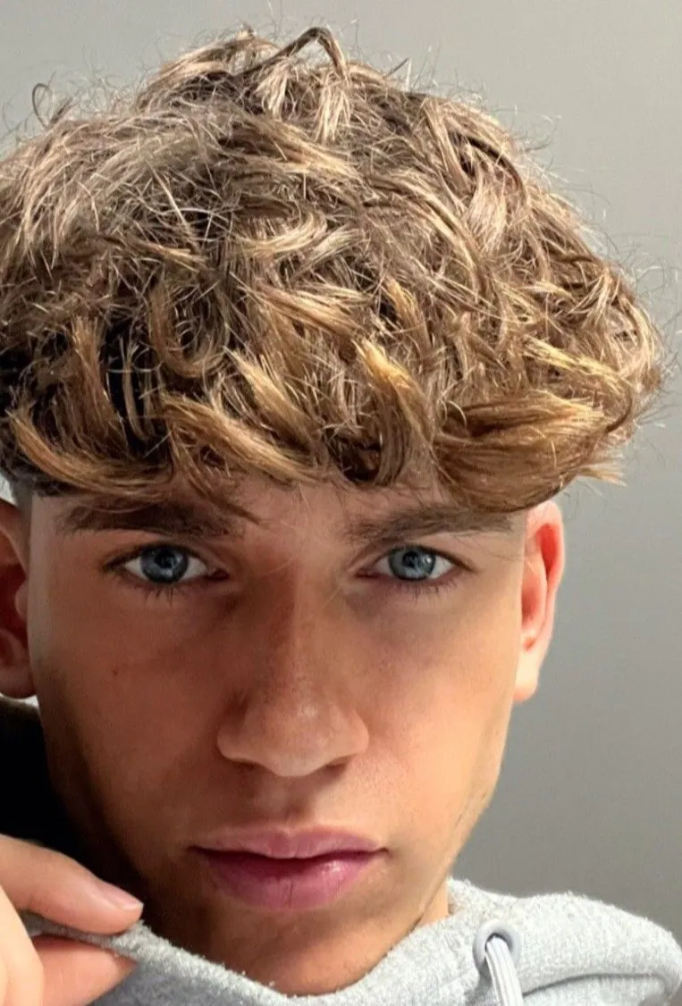 chat with ai character: Harrison 