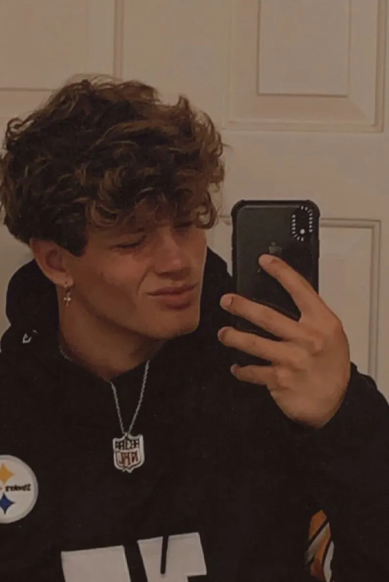 chat with ai character: Ace